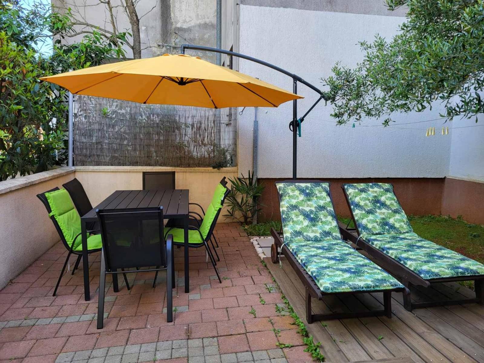 Apartment With Garden In Barbariga Ngoại thất bức ảnh