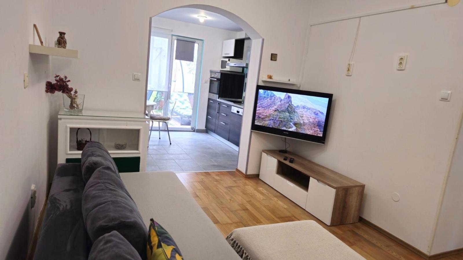 Apartment With Garden In Barbariga Ngoại thất bức ảnh