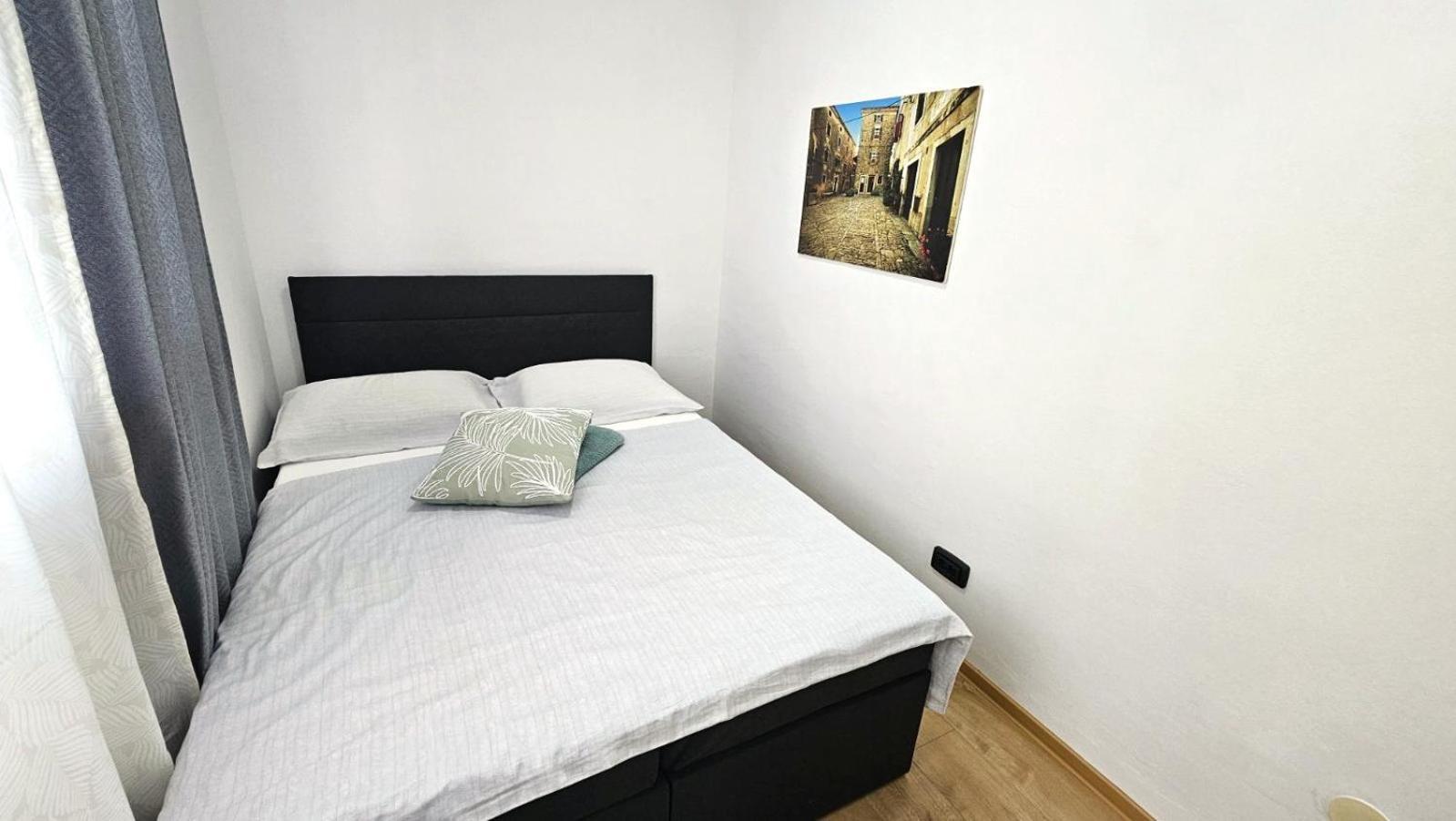 Apartment With Garden In Barbariga Ngoại thất bức ảnh